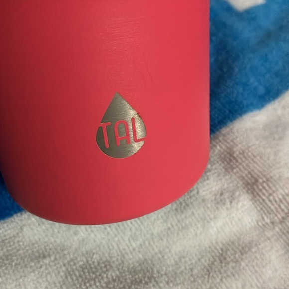 Tall red reusable tumbler NO STRAW 9.5” 40 FLoz - Picture 2 of 5